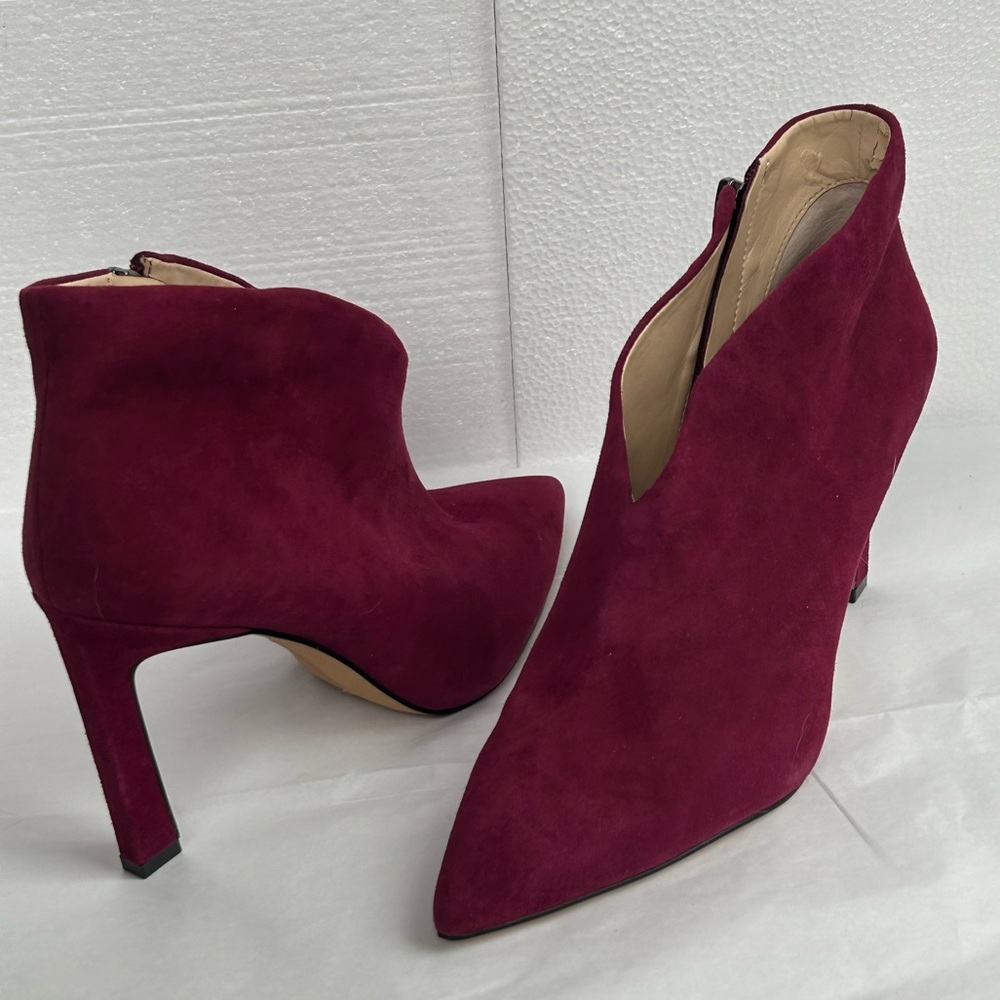 NWOB Vince Camuto Women's Suede Plum Ankle Booties